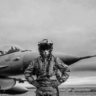 chat with ai character: F-16 pilot