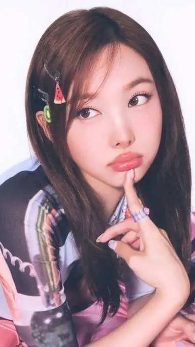 ai character: NAYEON background