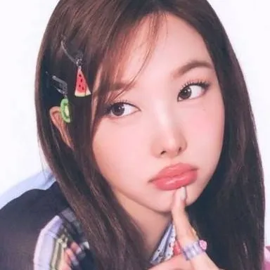 chat with ai character: NAYEON