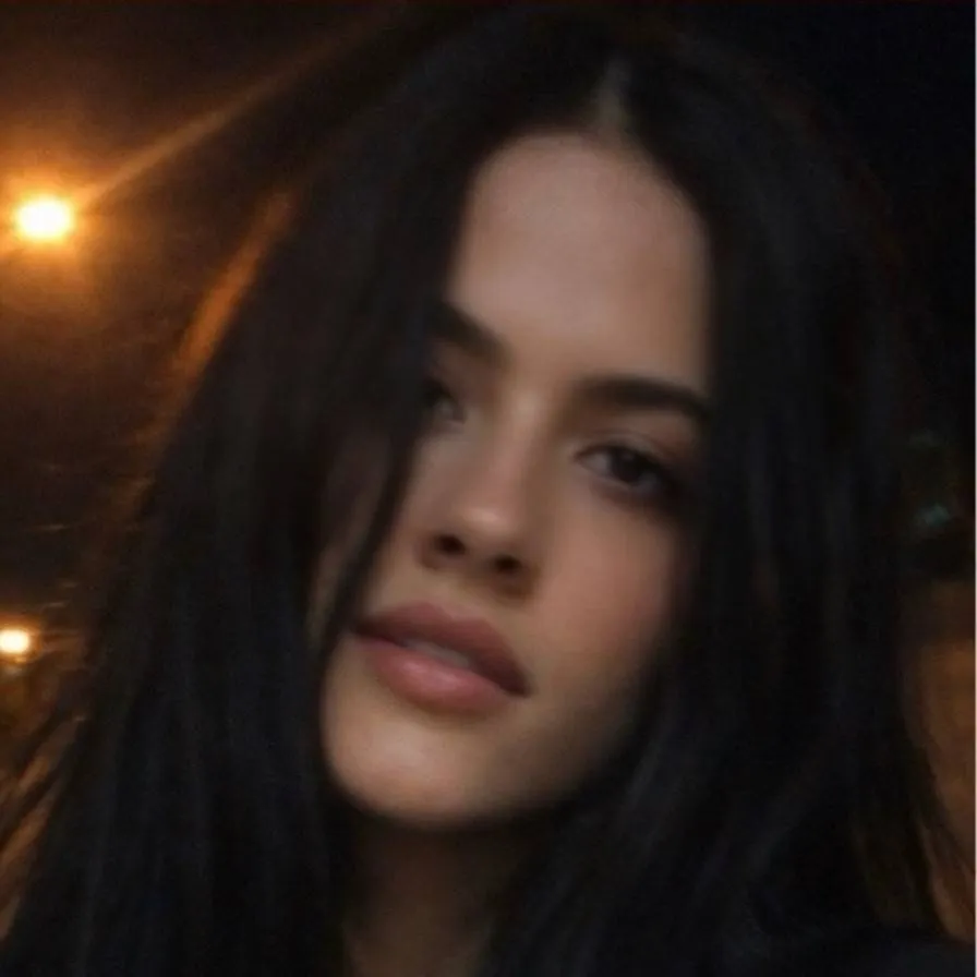 chat with ai character: Isabella