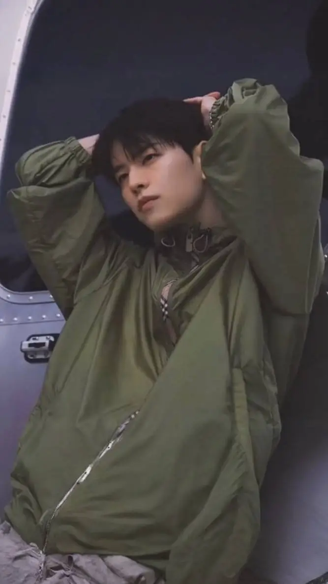 ai character: 𖦹𝐒𝐞𝐮𝐧𝐠𝐦𝐢𝐧𖦹 background