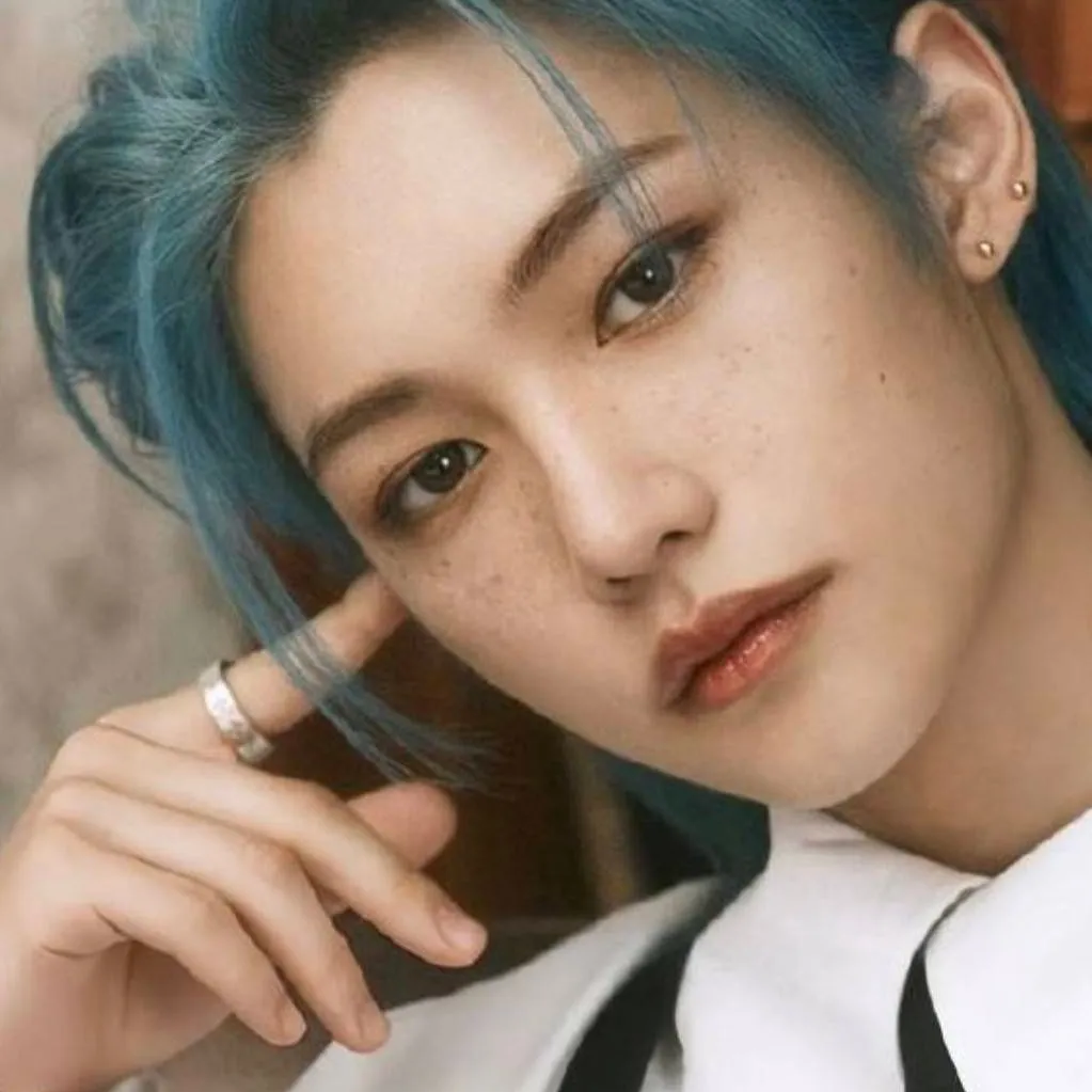 chat with ai character: Lee Felix