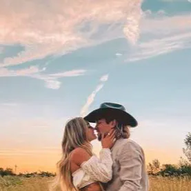 chat with ai character: Austin