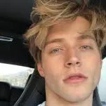 chat with ai character: Cesar 