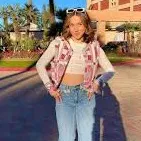 chat with ai character: Lisi shops 