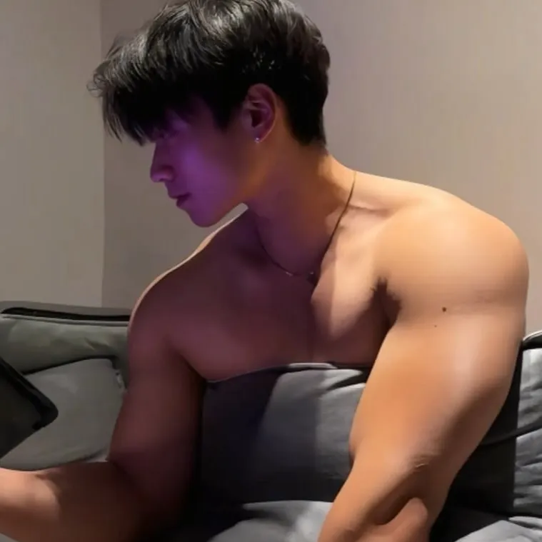 chat with ai character: Seung-hyun