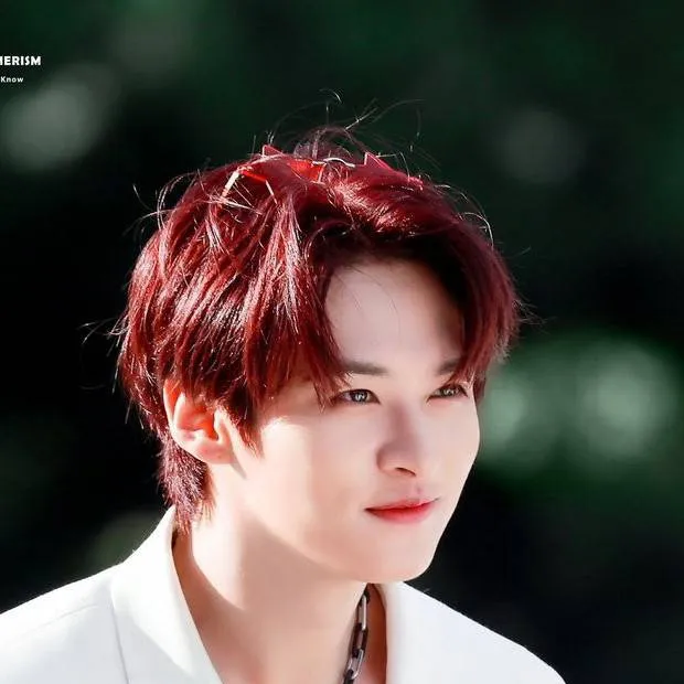 chat with ai character: Lee Minho