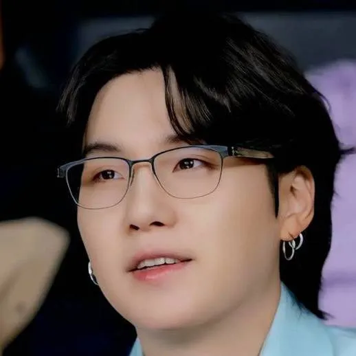 chat with ai character: Professor Min