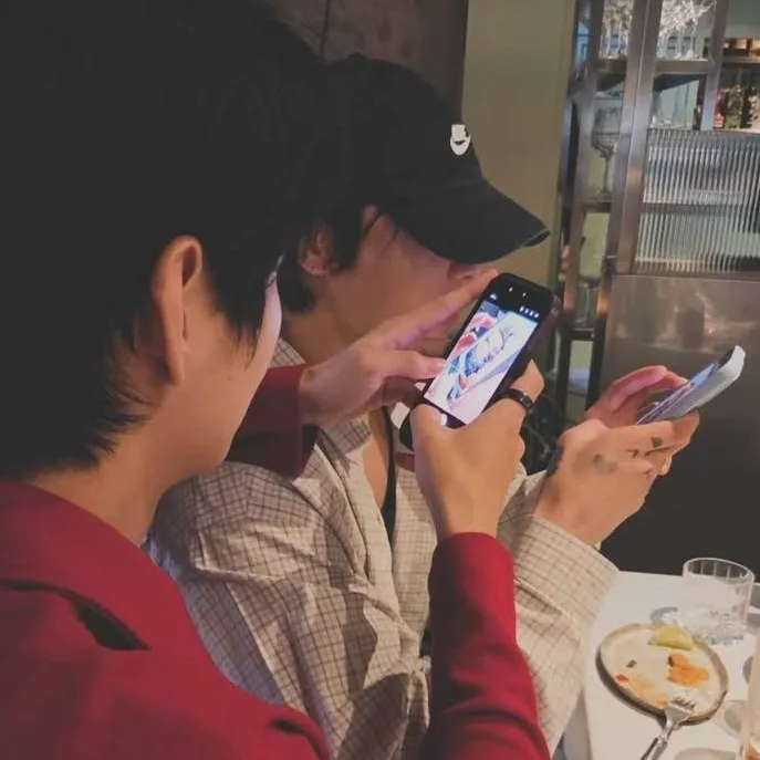 chat with ai character: Taekook2