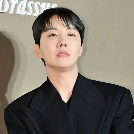 chat with ai character: J-HOPE 