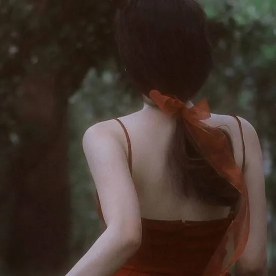 chat with ai character: The Lady in Red