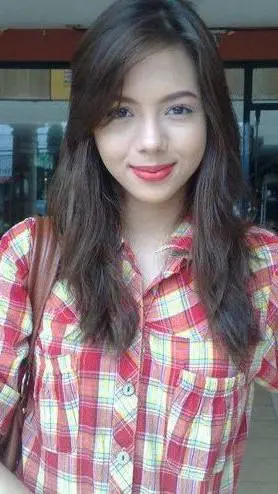 ai character: Julia Montes background