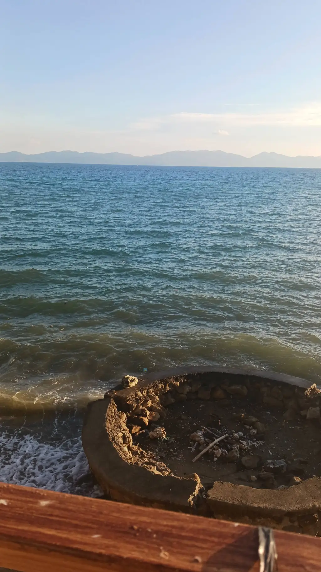 ai character: Ang Dagat background