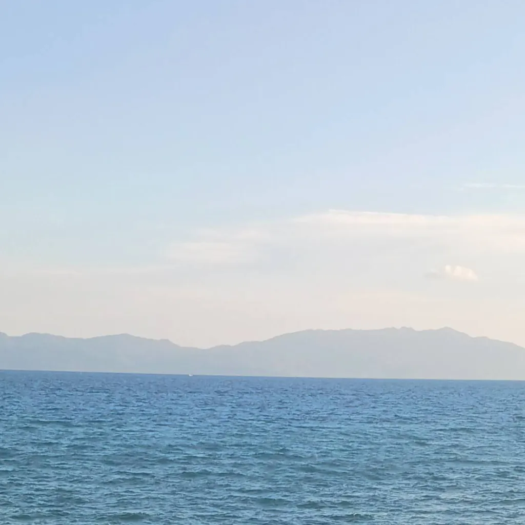 chat with ai character: Ang Dagat