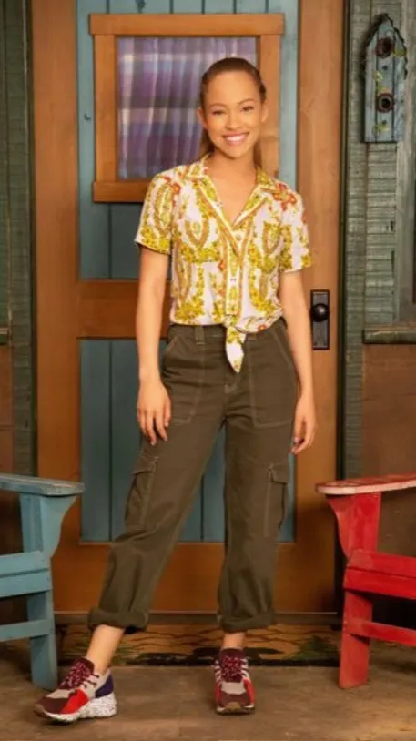ai character: Ava king background