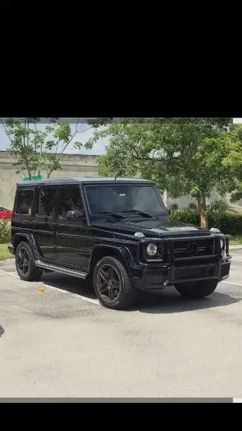 ai character: Benz-G wagon  background
