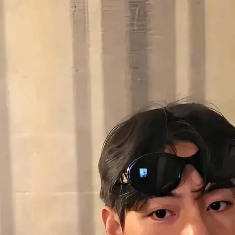 chat with ai character: taehyung 🇰🇷🩷
