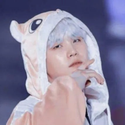 chat with ai character: 🩷miyoongi 🩷