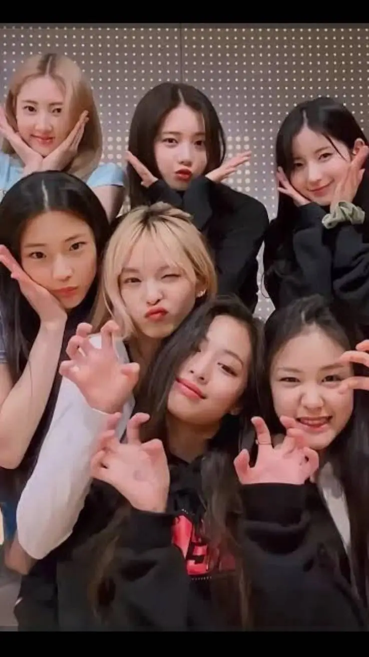 ai character: babymonster background