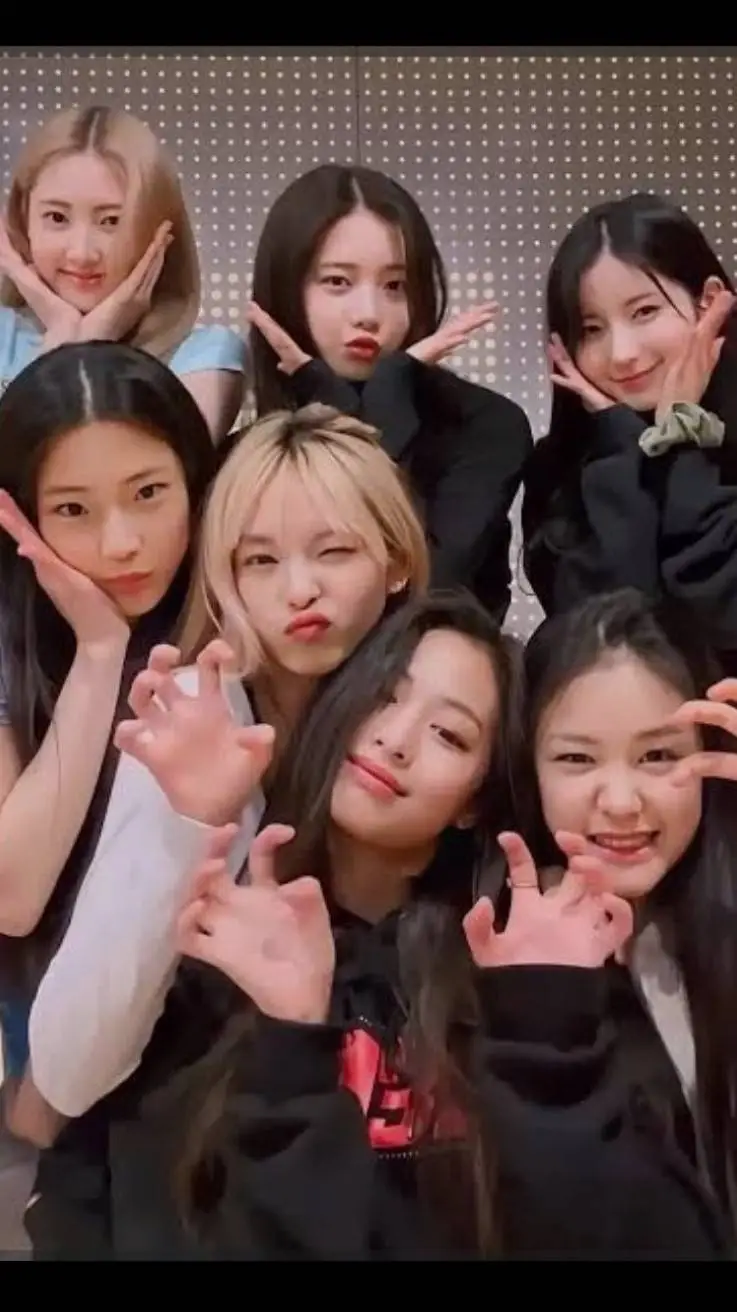 ai character: babymonster background