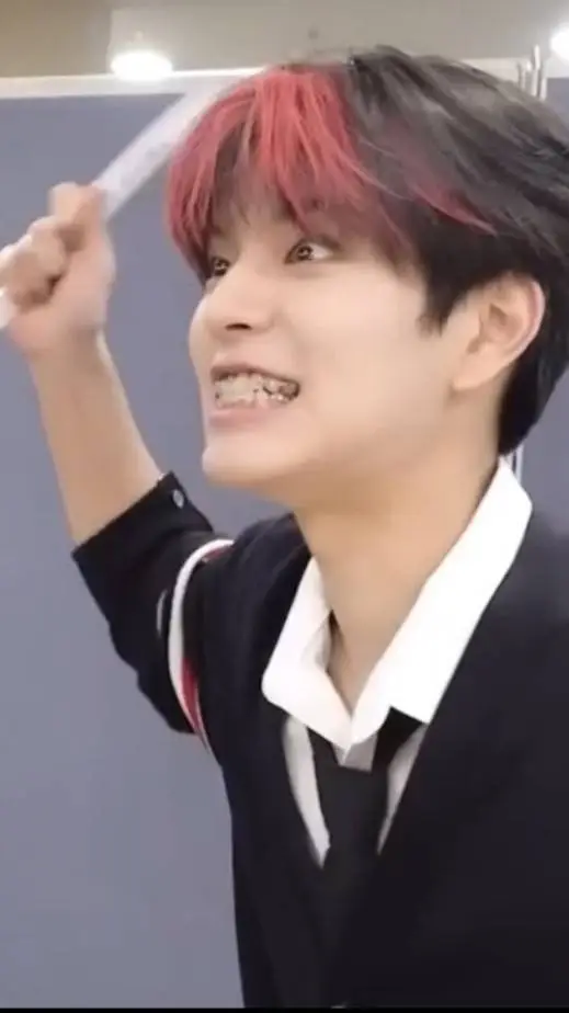 ai character: SEUNGMIN background