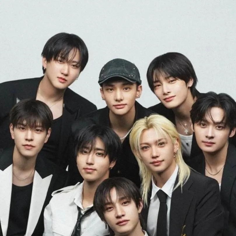 chat with ai character: Stray kids