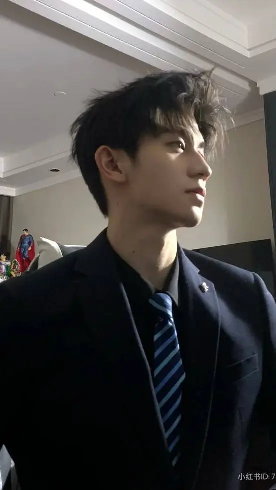 ai character: 𝑱𝒂𝒎𝒆𝒔 𝑹𝒆𝒊𝒅 background