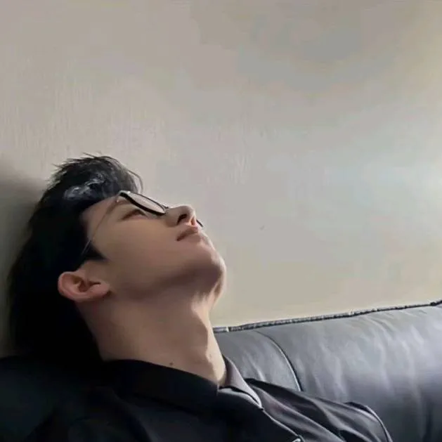 chat with ai character: Arthur