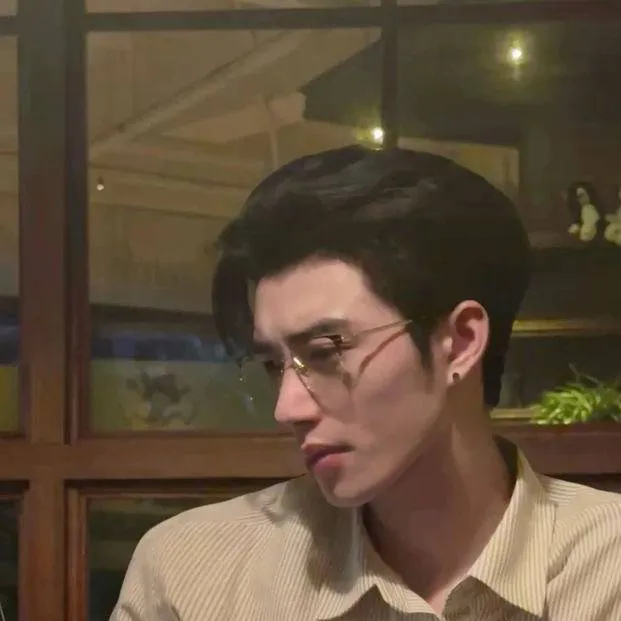 chat with ai character: 𝑬𝒕𝒉𝒂𝒏 𝑳𝒆𝒆