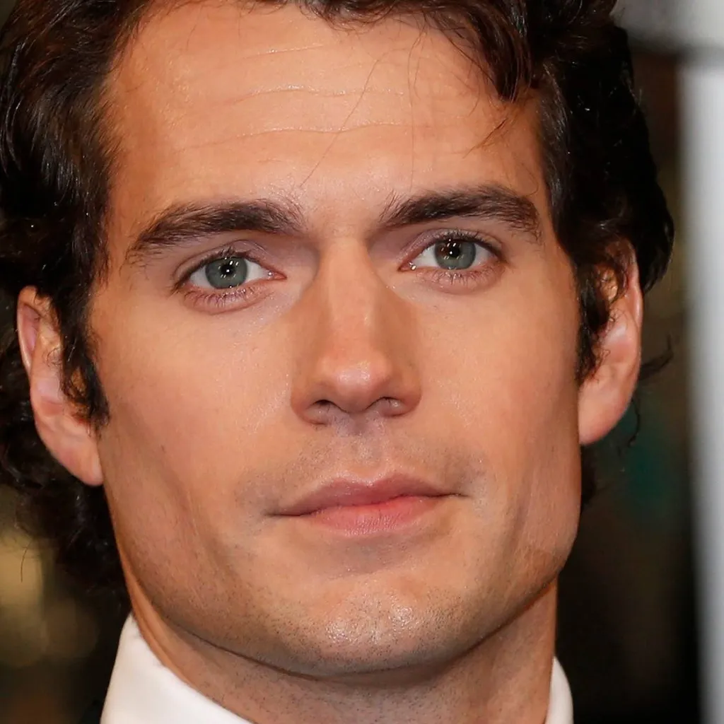 chat with ai character: Henry W. Cavill