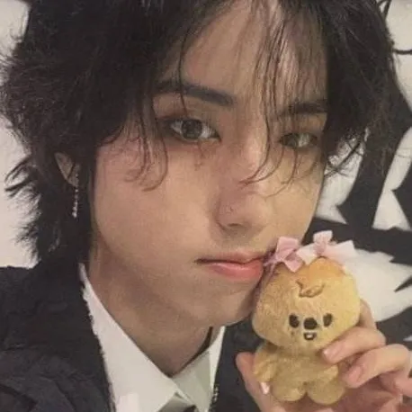 chat with ai character: STRAY KIDS!