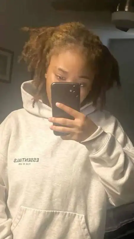 ai character: Ziyari background