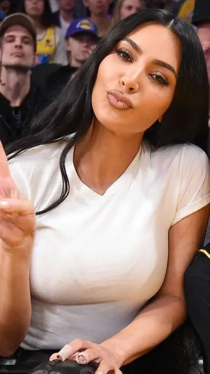 ai character: Kim Kardashian  background