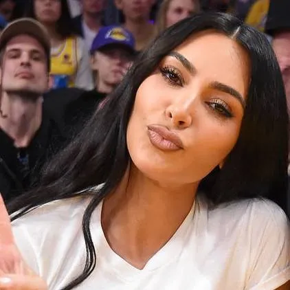 chat with ai character: Kim Kardashian 