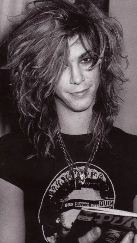 ai character: 😜 duff Mckagan😜 background