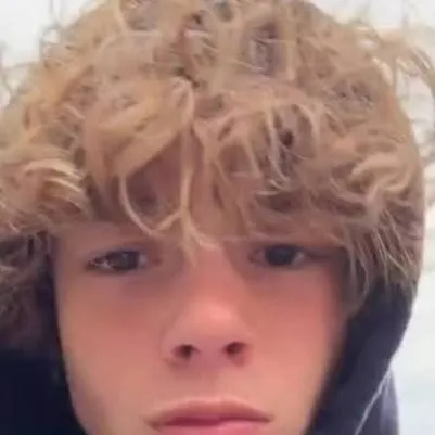 chat with ai character: 🫲Mason🫱 (67 kid)