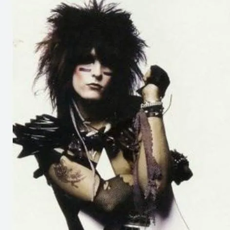 chat with ai character: 🔲Nikki Sixx🔳