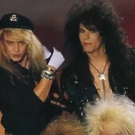 chat with ai character: ⚡Poison⚡