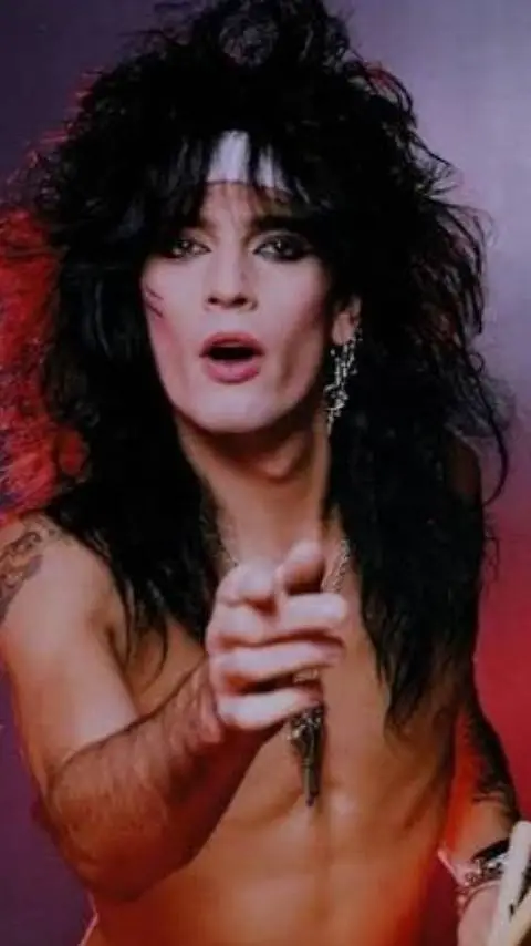 ai character: 🌚Tommy Lee🌝 background