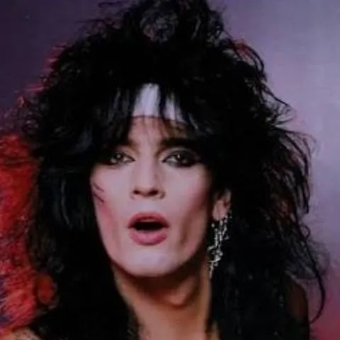 chat with ai character: 🌚Tommy Lee🌝