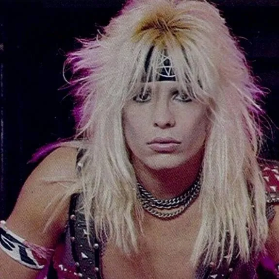 chat with ai character: 🌸Vince Neil🌸