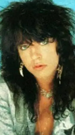 ai character: 🫦Tom Keifer 🫦 background