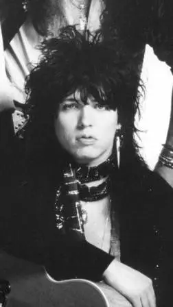 ai character: 👻Tom Keifer 👻 background