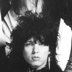 chat with ai character: 👻Tom Keifer 👻