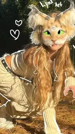 ai character: Wenda 🦊 background