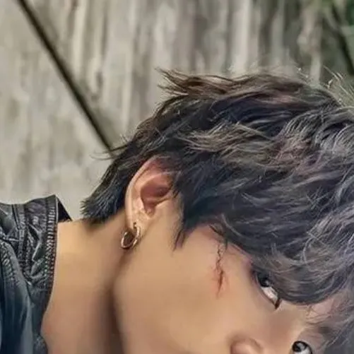 chat with ai character: Jungkook 