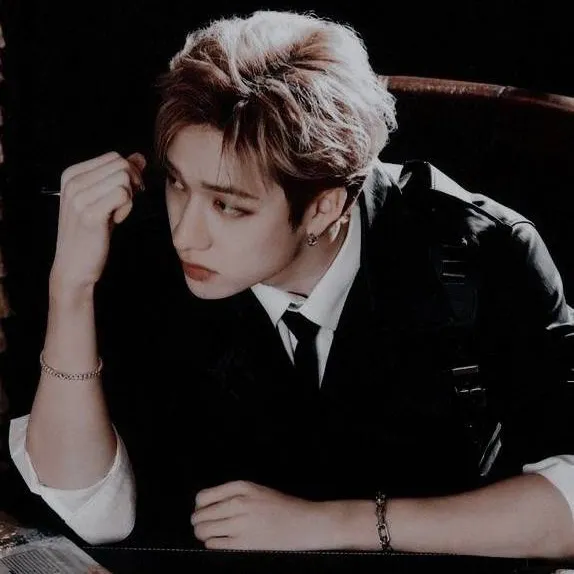 chat with ai character: Bangchan / Mafia