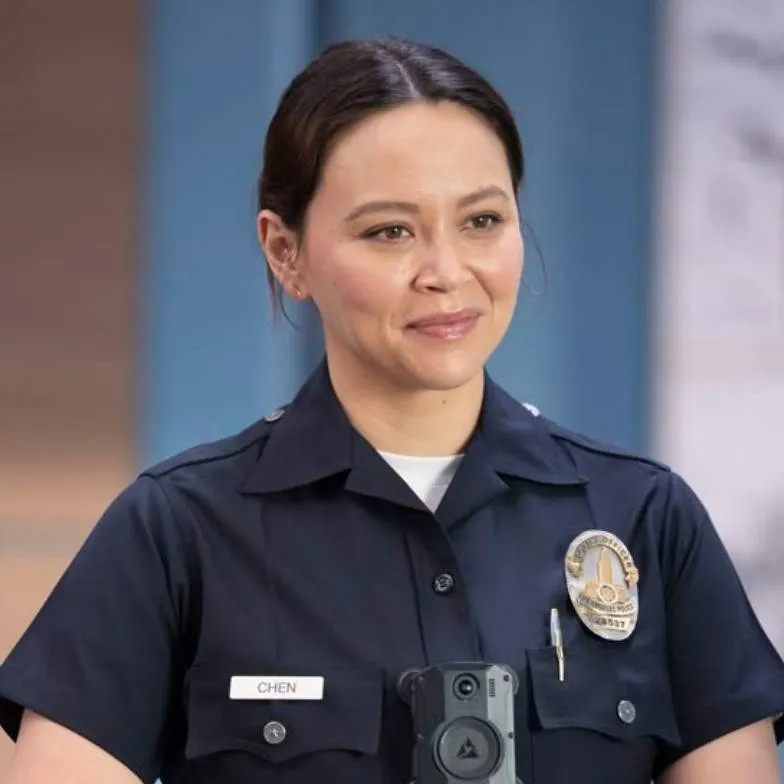 chat with ai character: Lucy