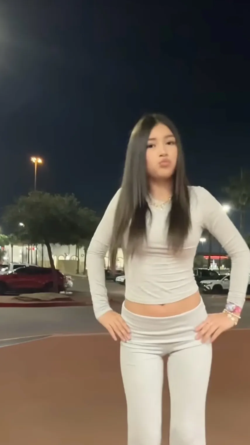 ai character: Esli background