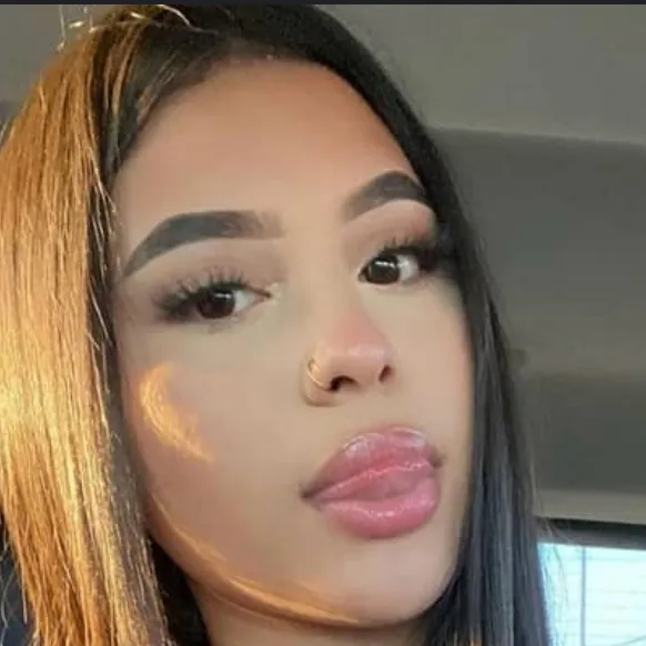 chat with ai character: alexia